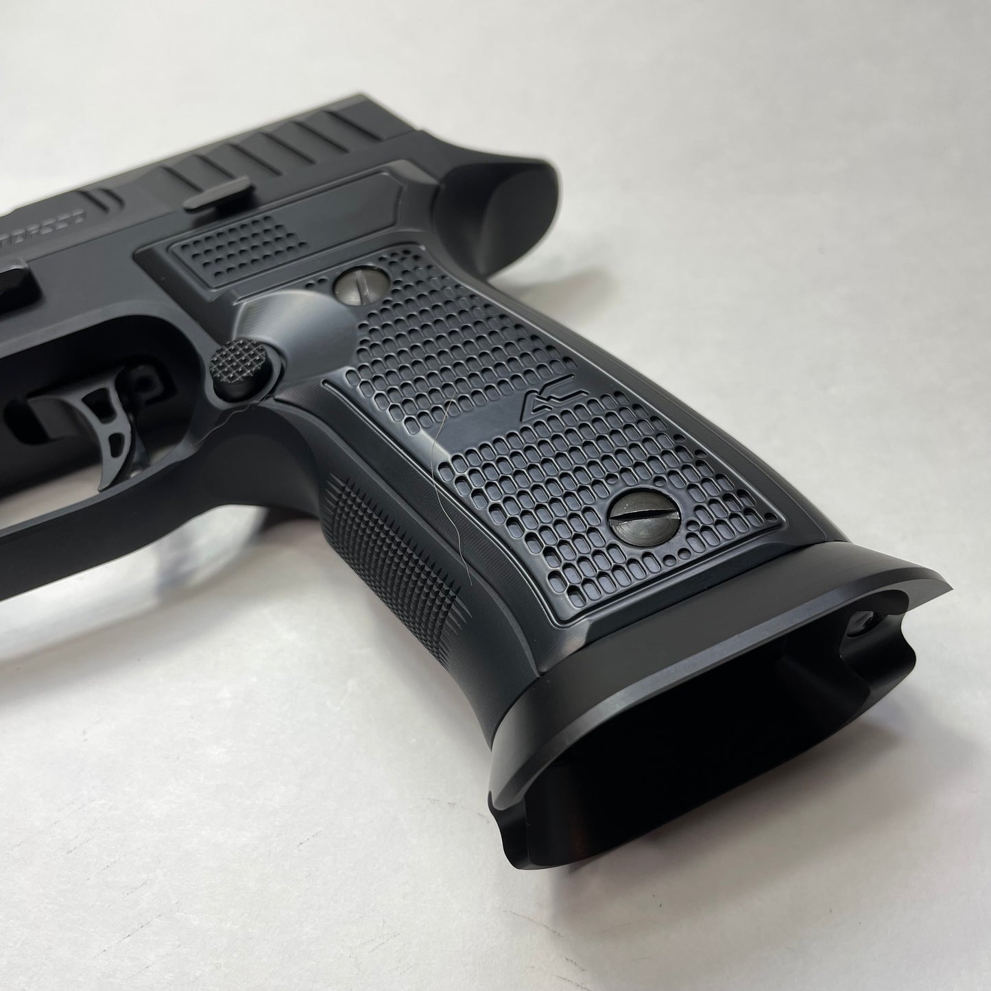Armory Craft P320 AXG BRASS GRIPS - TYPE1 - BLACK image 2