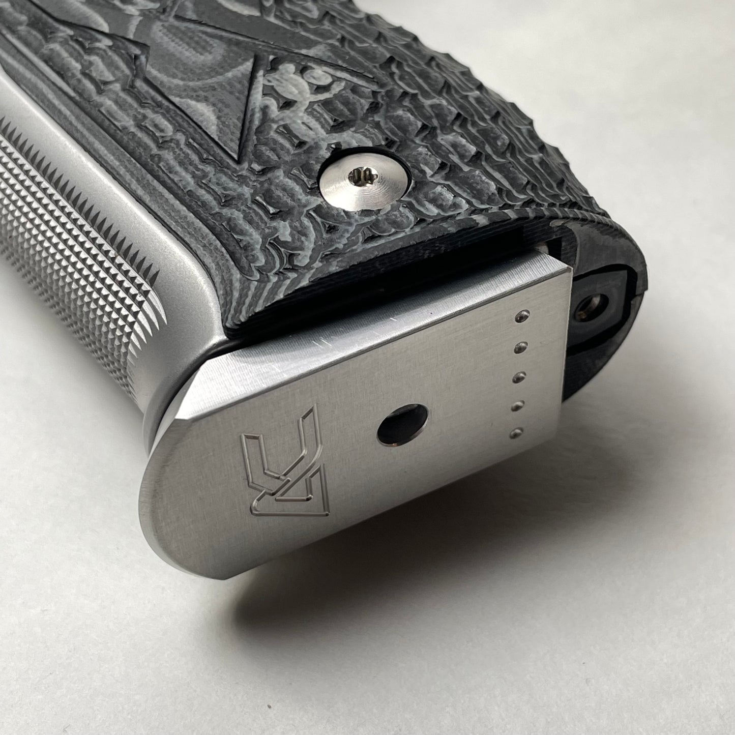 Armory Craft P226 - Plus Zero - 15/17rd - Billet Aluminum Base Pad - SILVER image 6