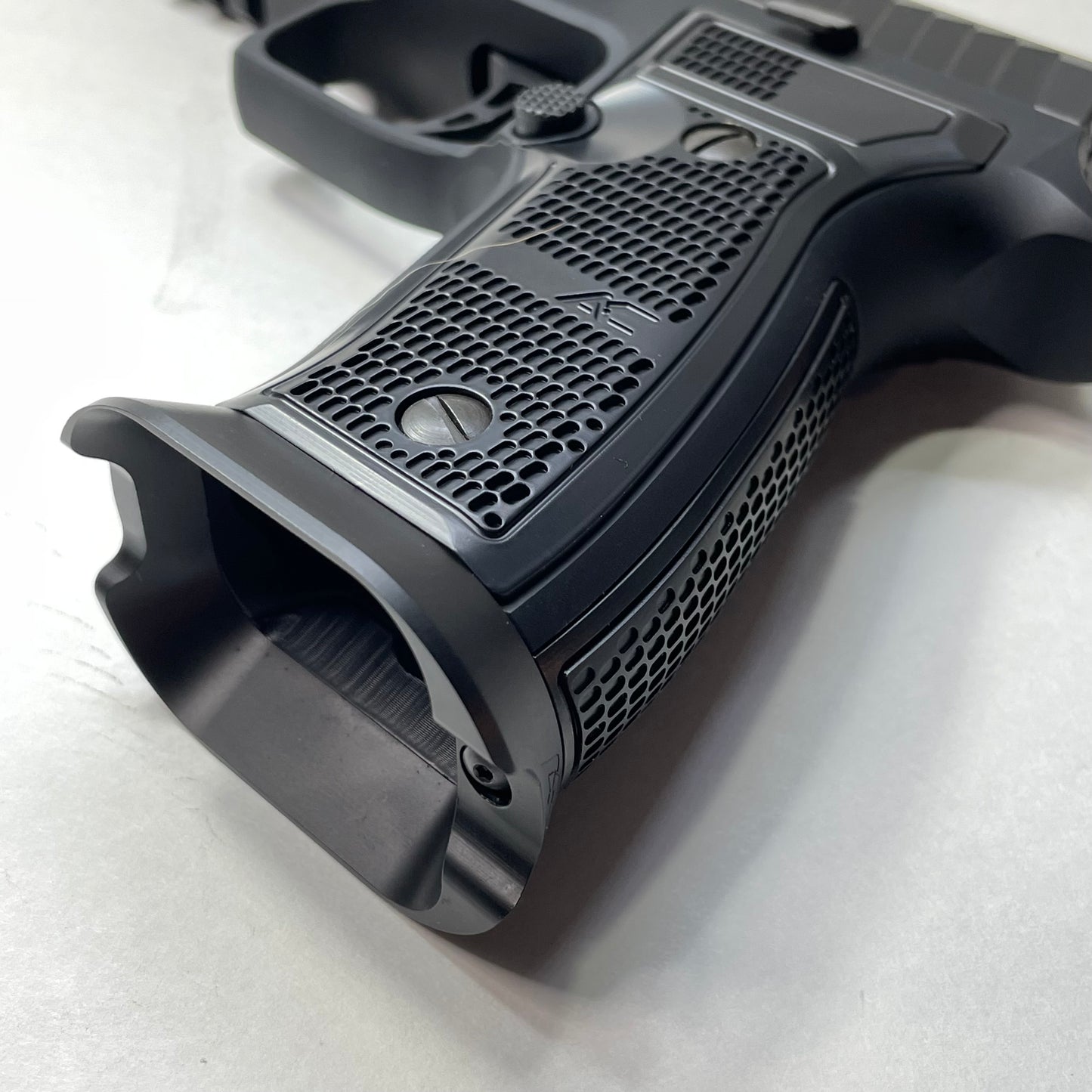 Armory Craft P320 AXG BRASS GRIPS - TYPE1 - BLACK image 1